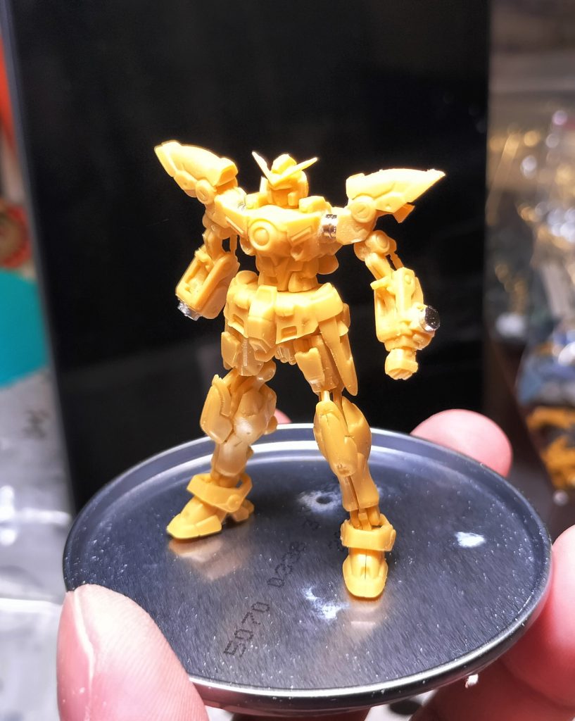 思いつくままにいじってみました。羽耳はちょん切ります。後ハメ加工としてのネオジム接続はとっても便利。