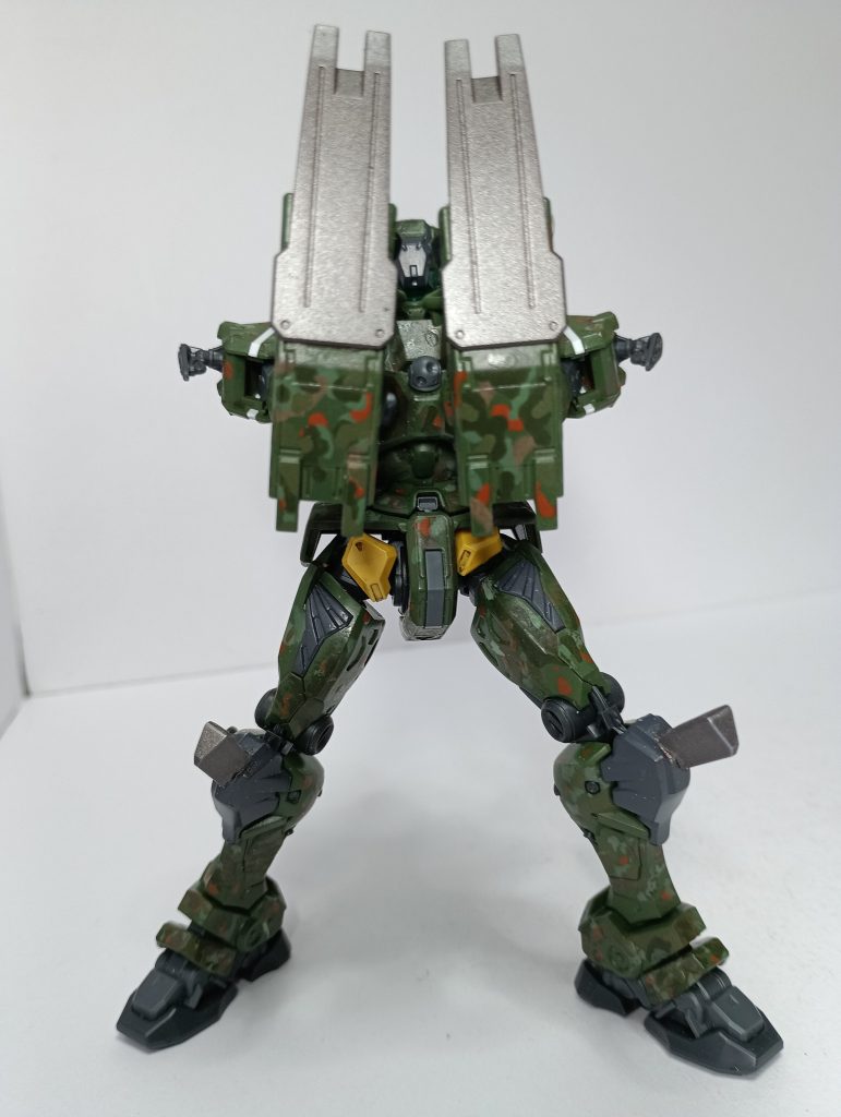 マイク・タイソン張りのピーカーブースタイルで突撃。