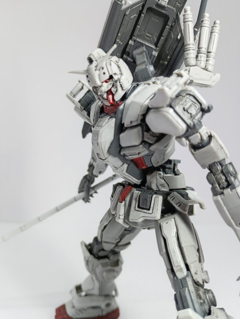 ガンダムEXは無機質の恐ろしさがあるのですが、アレンジして少し笑ってるようにしました。