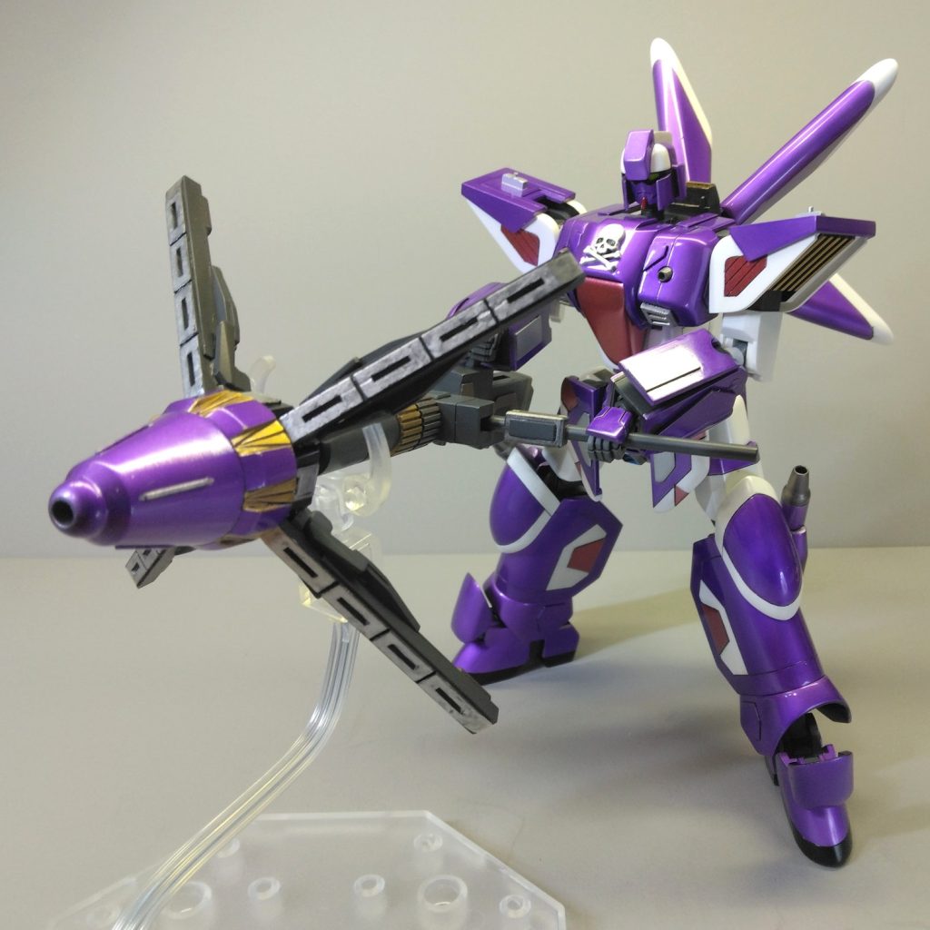 展開してＸ字方向にも同時に射撃が可能になります。ピーコックスマッシャーおよびクジャクを参考にした機能で、この形状から、”クロスボーンスマッシャー”と命名。