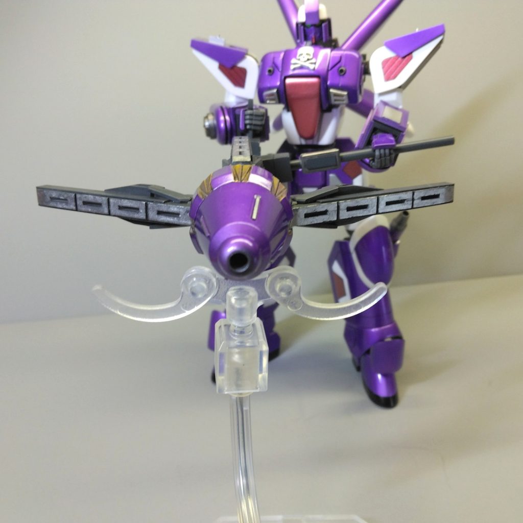 重くて運用できるかわかりませんが、もしも地上で使う場合は上下にばらまいてもあまり意味がないので、砲口部の角度を変え、水平方向のみに展開した”ホライゾナルスマッシャー”モードで使用します。