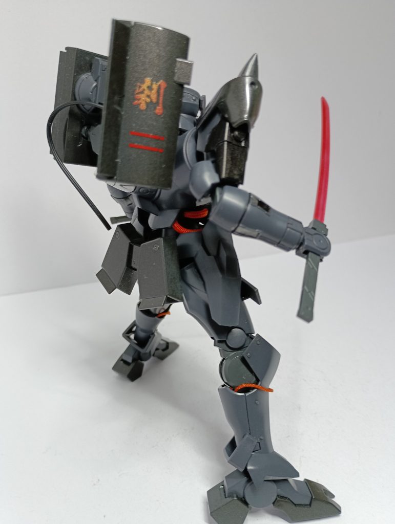 反対側。ちなみに色はファントムグレーと黒鉄色。ワンポイントにブルーバイオレットで塗装。