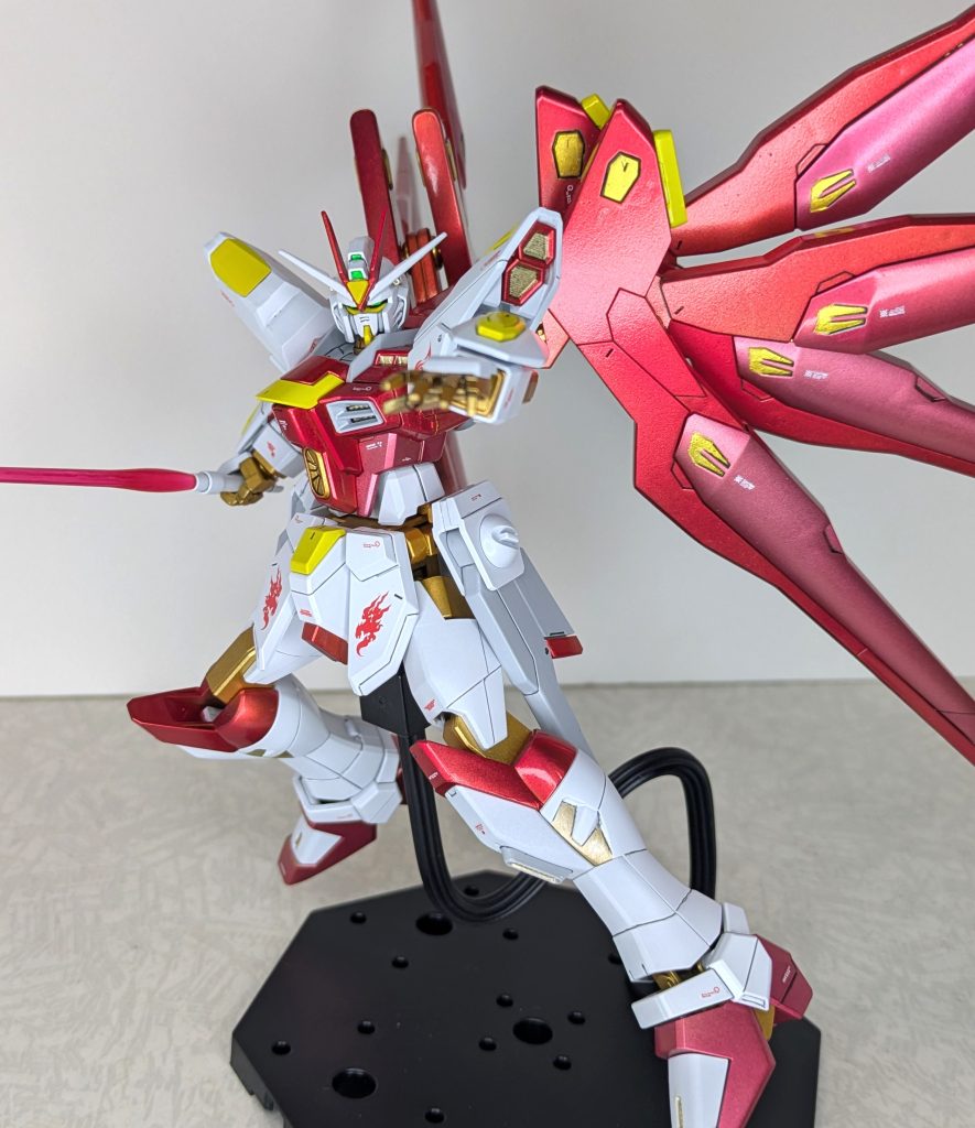 サーベルの色は元から赤だったので、何もしなくてもバッチリ合いますね。