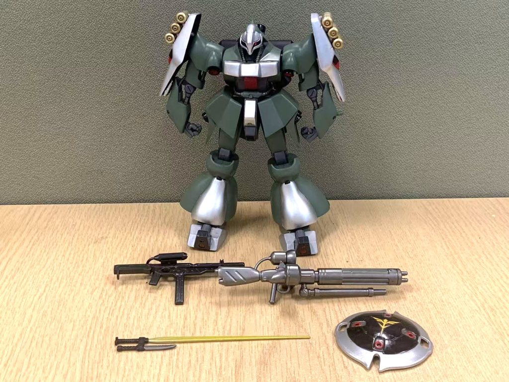 本体の色はガンダムカラーGS07です。ゲーム画面と比べると、少し暗いね