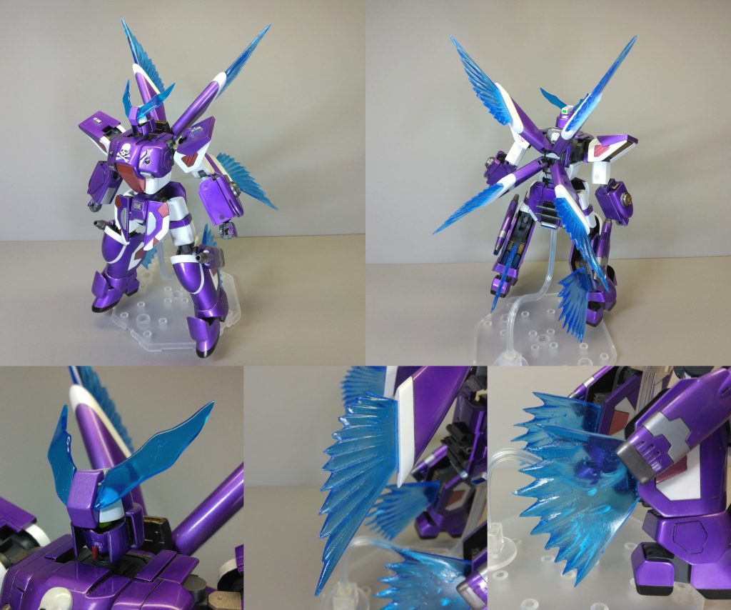 ミノフスキードライブ展開状態。ファントムよりは制御系が向上しているというイメージで、噴出口は少な目でビーム形状も絞られています。頭部のビームアンテナはクリアブルーランナーをヘアアイロンで板にして作成。特に機能はない飾りです。バックパックと脚部からのエフェクトはＵＶレジンで複製しながら作成。特にバックパックからのはいい形に作れた気がしてお気に入りです。