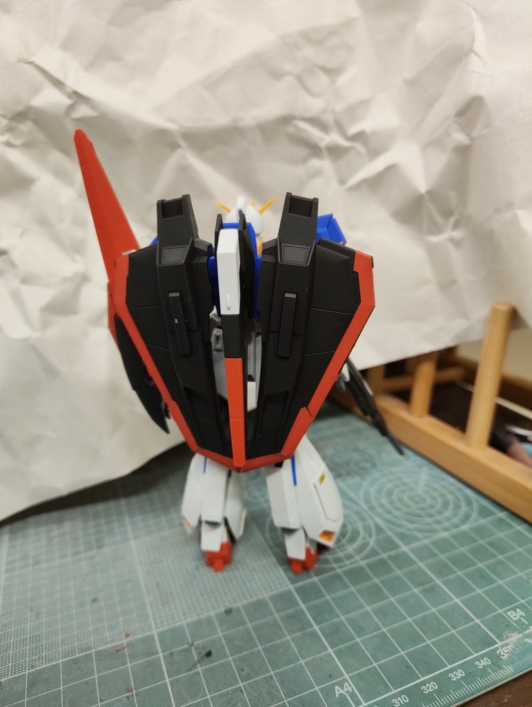 羽の赤いところはデカールで再現してあります。