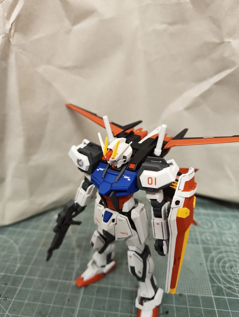 エールストライカー装備でも、しっかり自立します。