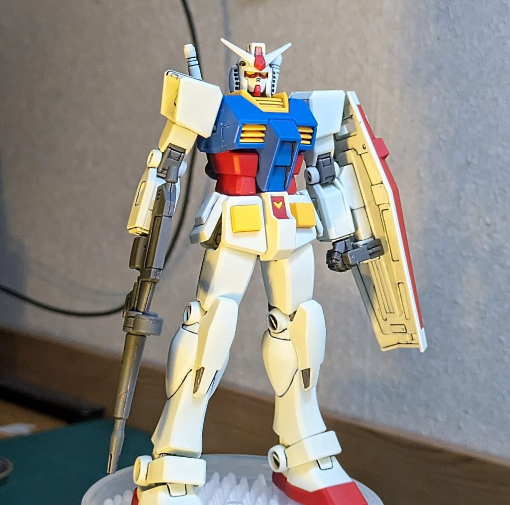 作品名：初挑戦<p>初めて素組から先に進みました。モデルはEG RX-78ガンダムです。 部分塗装と墨入れをし、つや消しトップコートを吹いただけですが、素組みとの完成度の違いに感動しています。</p>
