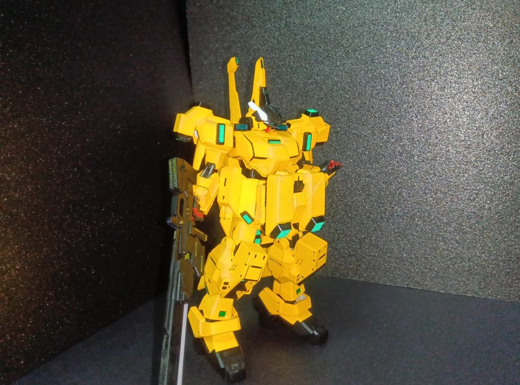 ヘイズル立ち。チョバムアーマーを前方に出した状態で固定、左右に1mmづつ増。肩は左右2mmづつ、腹は1mm、腿は2mm増。