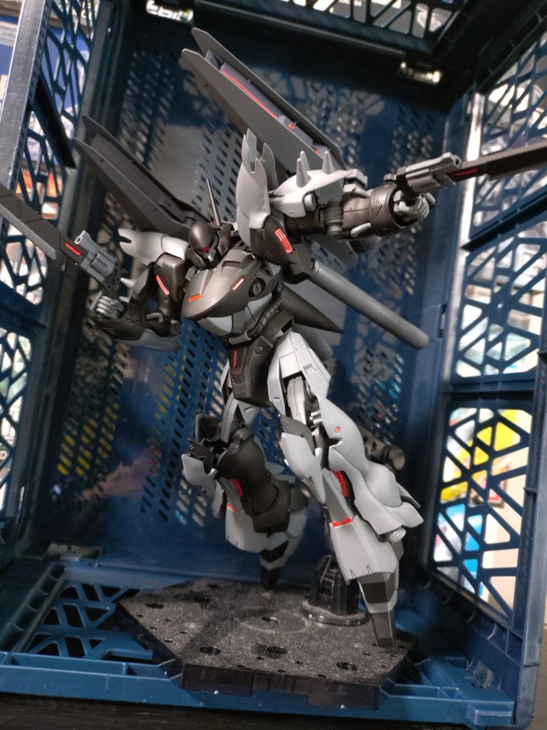 脚部は、膝上がガラッゾ、膝下がシナンジュ