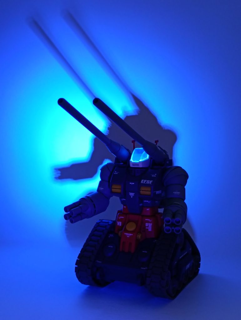 頭部コクピットのキャノピーのみ蛍光クリアーで塗装しました。UVライトで発光します。今年はがんばって積みプラを崩していこうと思っています。最後まで見ていただき、ありがとうございます😸