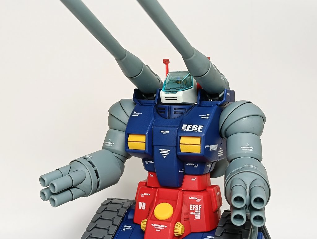 デカールは主にRGサザビーのものを使用しました。かっこいいデカールが多いです😃