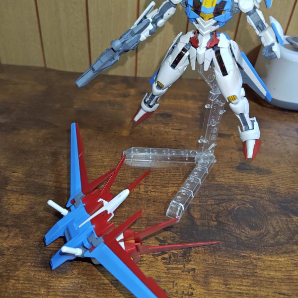HGガンダムエアリアルの強化用のオリジナルストライカーの塗装と仮組みまで完成♪もう少し白い部分の割合を増やしてもいい感じだったかなと思ったが、これでもいい感じかな♪明日、つや消しして墨入れして本組みします♪（3枚目）