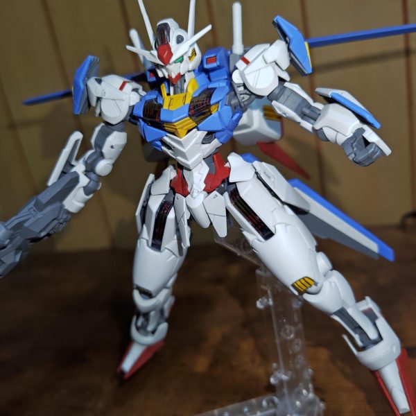 HGガンダムエアリアルの強化用のオリジナルストライカーの塗装と仮組みまで完成♪もう少し白い部分の割合を増やしてもいい感じだったかなと思ったが、これでもいい感じかな♪明日、つや消しして墨入れして本組みします♪（4枚目）