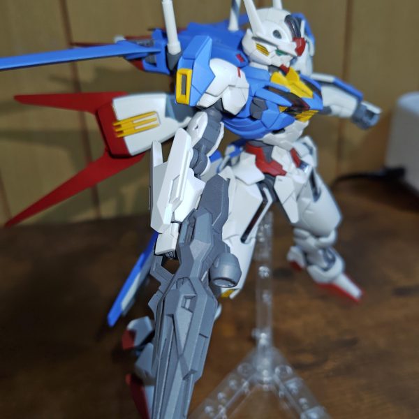 HGガンダムエアリアルの強化用のオリジナルストライカーの塗装と仮組みまで完成♪もう少し白い部分の割合を増やしてもいい感じだったかなと思ったが、これでもいい感じかな♪明日、つや消しして墨入れして本組みします♪（5枚目）