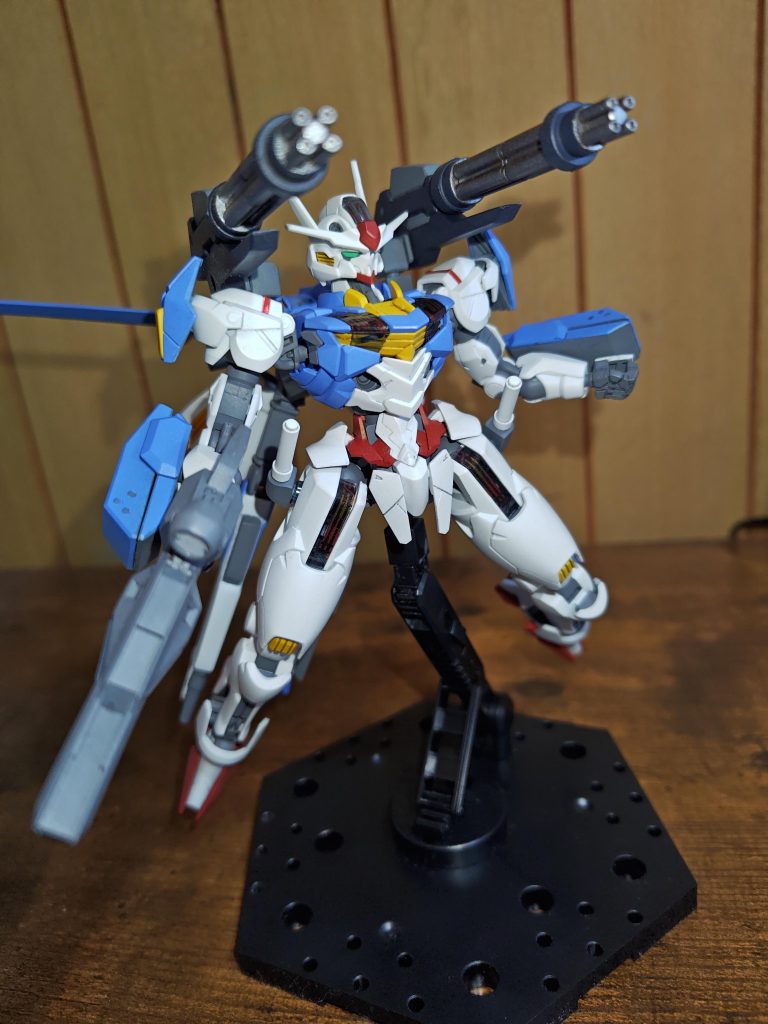 ショルダーガトリングで攻撃!今回の製作の一番のお気に入りポイント。塗装もいい感じに出来た♪