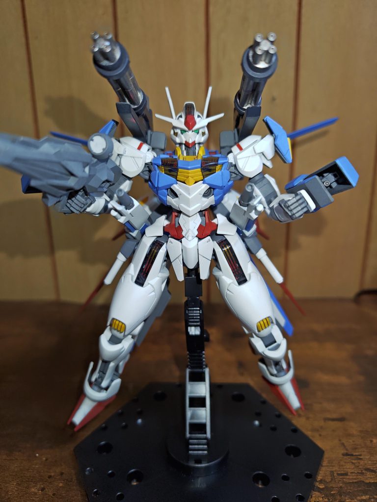 武装でフルバースト風に。サーベルを下向きにして、ストライカーのビームキャノンを展開♪フルバースト系も結構好きなので、大分と満足♪