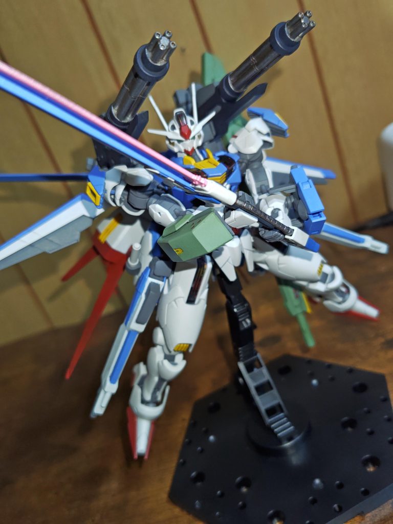 対艦刀のシュベルトゲベールを両手持ちさせて。ギリギリ持たせれた感じ。あまり無理すると関節系が外れる。