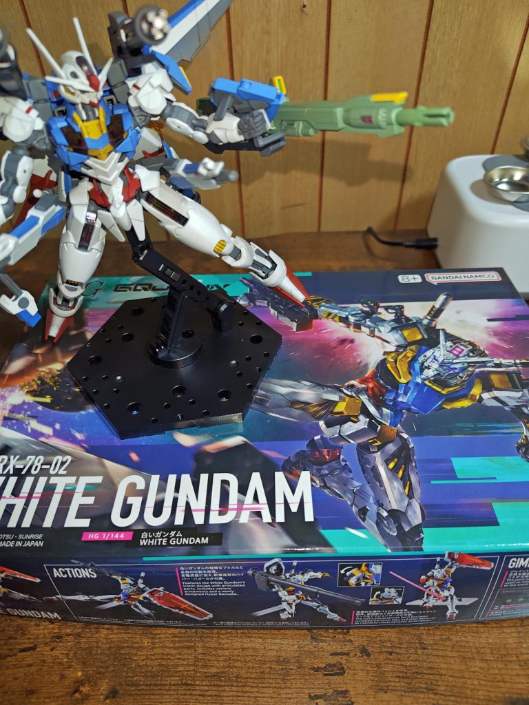 次の作る予定のキットである白いガンダム。ジークアクスシリーズは初めて作るので結構楽しみ。