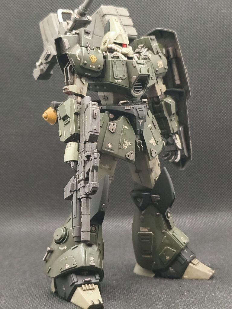 なぜか胴体の丸いとこがコクピットハッチだとずっと思ってましたが、どうやら違ってたみたいで💦というわけで、ダクトにしてみました！