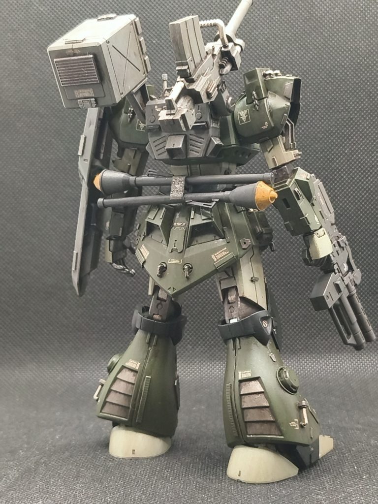 背負いものは今や貴重になったイージーアームズからこれも普通に買えるといいんですけどねー腰にはおなじみシュツルムファウスト