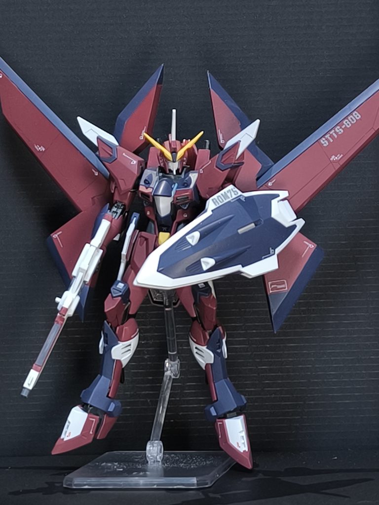 あまりガッツリ工作ではなく前進翼部分と膝とマスクの小顔化だけです。