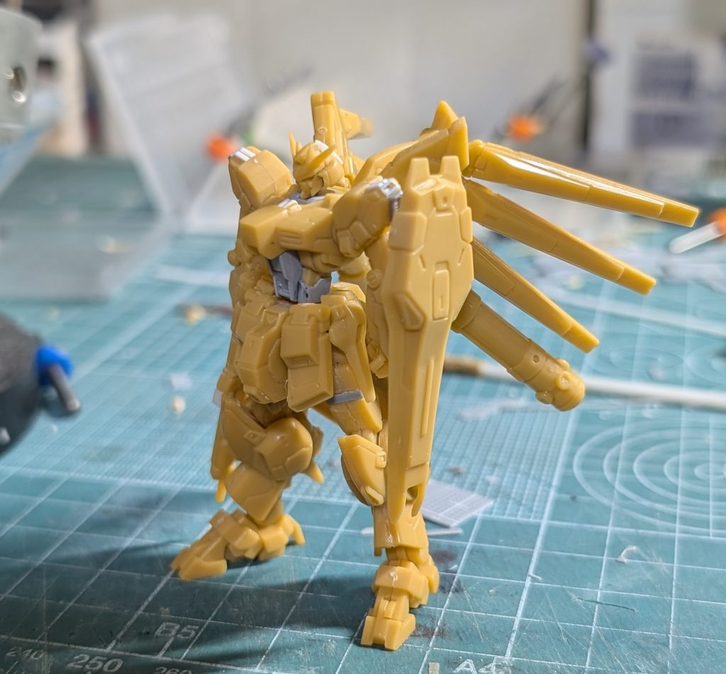 白やグレーのところが変更してる場所です。撮り忘れていますが、スネ伸ばして頭の形状も変更してます！