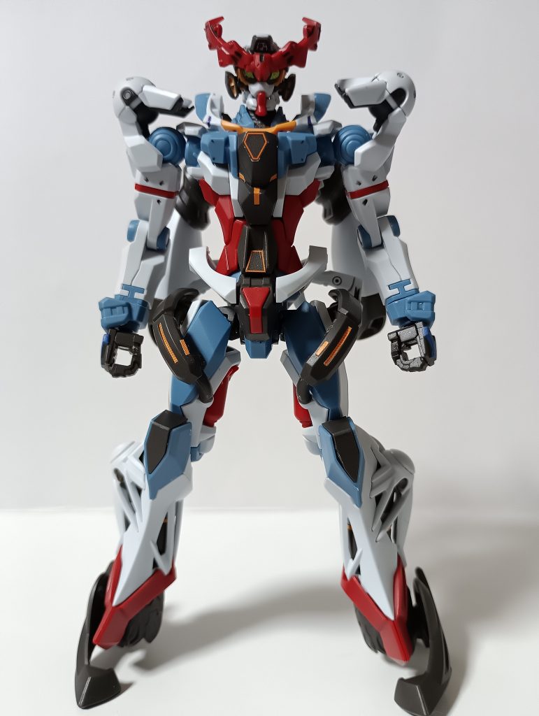 背景が違いますが、パーツを組み替えることで、ノーマルのジークアクスにもできますよ！！ポージングいきましょう！！