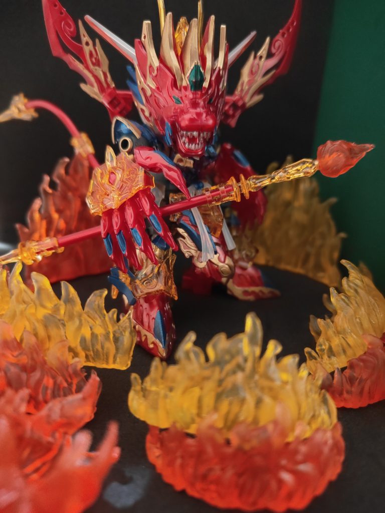 エフェクトプラスで。色々パーツを組み合わせてこの形態がお気に入り劉備ユニコーンに比べて遊び幅が多く楽しんで作成できました。