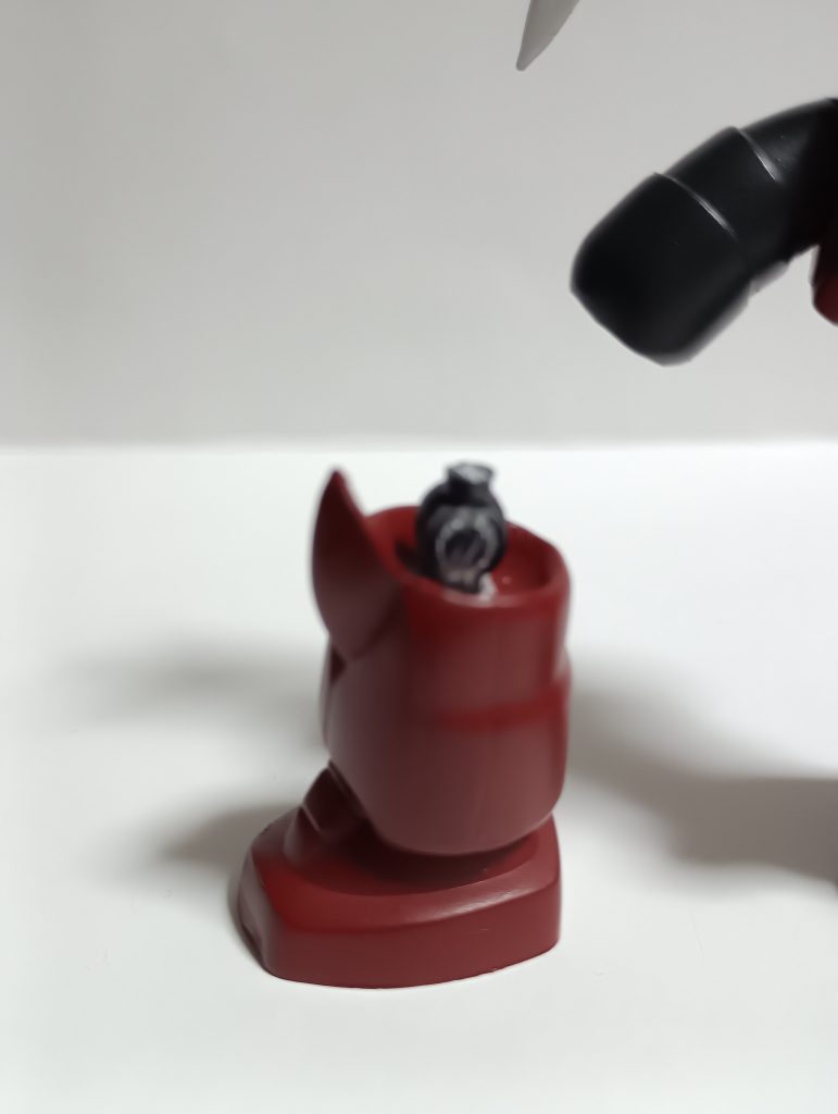 そして可動範囲の拡張!!膝部分にアンサンブルの関節を仕込みました!!これにより可動範囲が(少しだけ笑)広がりました!!見た目は損なわずに可動範囲を広げられたので、結構自信作です!!それでは、ポージング↓