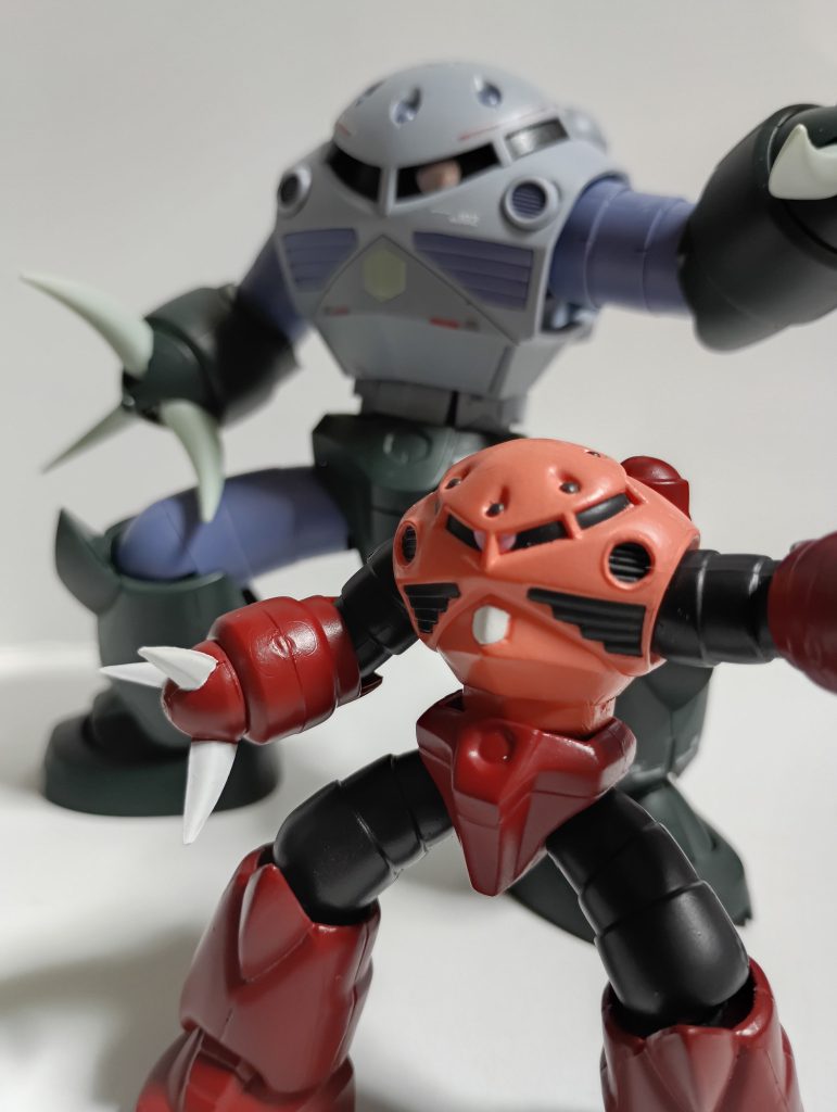 ロボット魂の量産型ズゴックと。ズゴックが好きすぎて、ロボット魂まで買ってしまいました…笑