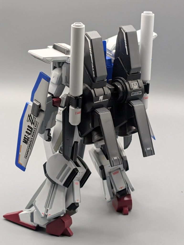 強化型と言いつつバックパックもFAZZ準拠に。ミサイルコンテナとビームサーベル以外はプラ板と市販パーツで