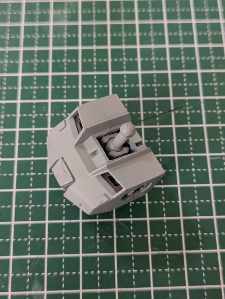 首、腰ともにコトブキヤのパーツを使ってます。