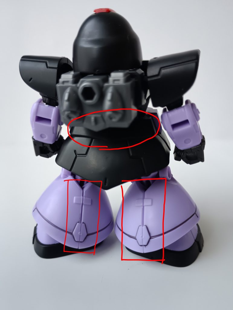 後ろから。赤○の部分は、帯のような紫色の塗装が正面にしかされていないので、気になる方は塗装が必要です。赤□の部分は、合わせ目のようにも、段落ち処理されているようにも見えますが…微妙ですね笑気になる方は消した方がいいと思います!!