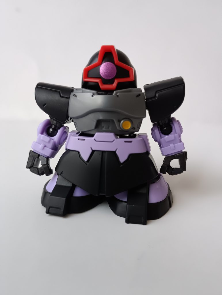 足の真ん中のパーツを抜くと、無改造でSD体型に出来ますよ!!以上、モビリティジョイントのドムでした!!シールレス仕様など、なかなか手の込んだ作りになっていると思います!!気になる方はぜひ!!それでは!!コメントもよろしくお願いします!!