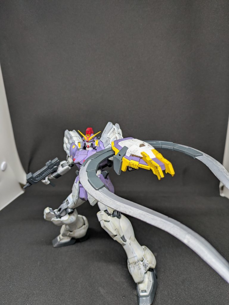 シール部分は部分塗装などもして、劇中の戦闘イメージのダメージも意識してみました。