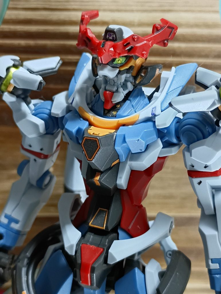 口を開けて。きちんと開いたり、閉じたり出来るのが凄いですね！！感動しました…！！あと、こう見るとシールが凄く目立ちますね…笑