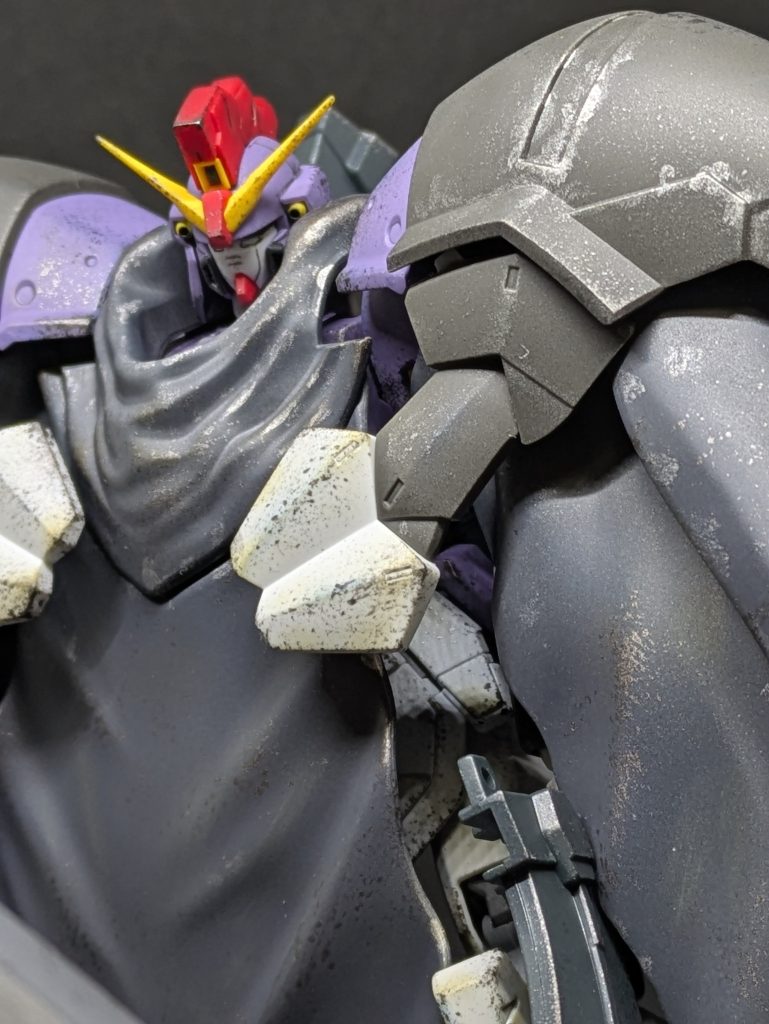 首の延長おかげか、マントから出る頭部が良い感じになったと思います。