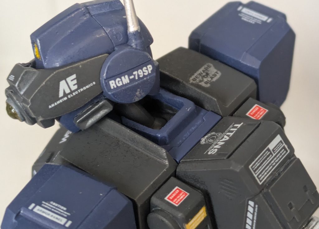 今回は首の可動域を広げる加工を施してみました!だいぶ前に出るようになりました(zaku-kao2)