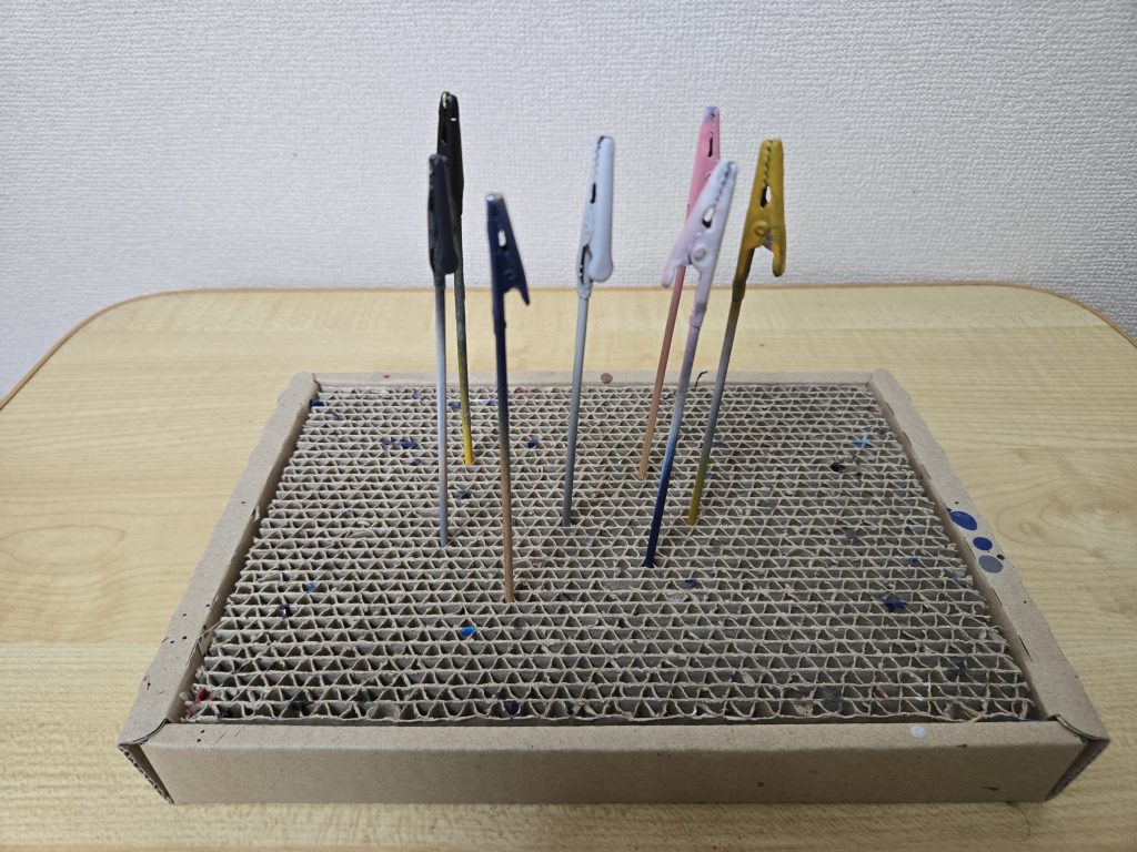 猫の手と猫の手スタンド。後でツールクリーナーに浸けなきゃ。