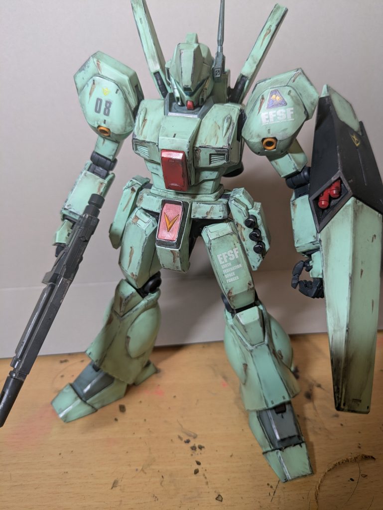 個人的にジェガンはR型とこのA型が好みなんですよね。この肩が好きなんですよね、ちょっとZ味がある感じが良い。R方型も立体化して欲しいですね、デナン・ゲーがRE1/100立体化されましたし出来れば1/100で立体化して欲しいですね。並べたい。