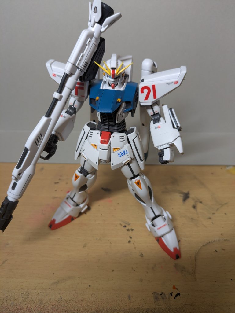 ビームランチャー装備。まじでデカイ。