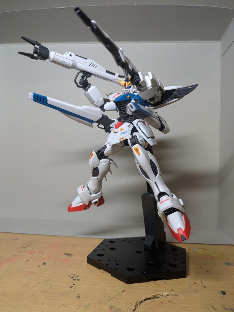 フルバーストポーズ。何気に1番気に入ったポーズかもしれないですね。V.S.B.Rはクスィフィアスっぽくなるようにグリップを閉じてます。