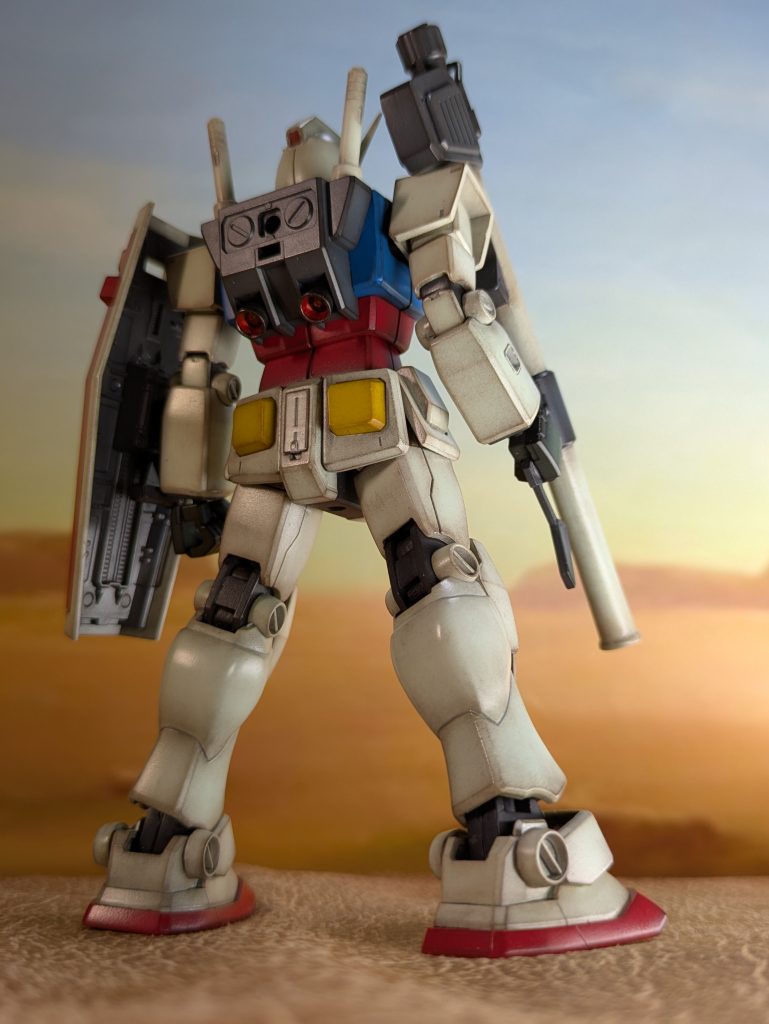 ツインアイは光で反射する様にしたかったので百均のラピーテープ（銀）をツインアイの形に切り抜きその上に少し丸みをつけたかったのでレジンを乗せてます😚この丸みのおかげで光が反射する角度の幅が広がり、ある程度色々な角度から見ても目が光って見える様になりました🤭そのレジンなのですが、どうしても（銀）にクリアイエローを乗せると（金）になってしまいます…🤔今回のガンダムでの私のイメージではもう少し曇った様な…🤔ぼやけた様な黄色に近づけたく…けど光の反射もする様にしたかったので、レジンにレジン用の着色料　黄色と白を混ぜて乗せてあります😁後はランドセルと背中のバーニアです😚私のいつもどうりの工作…😋手芸用のビーズの穴を覗くとその奥から百均のキラキラテープが見える様に工作しております!😁これで本体の制作完了！😆塗装は今回verアニメカラーの塗料を使用しております😚と言う事でシールド裏の赤や首の白等こちらもアニメに寄せようとも考えたのですが🤔棚に飾る時の他の作品とのバランスを考え…やめました🤣🤣🤣.ここから武器類の制作でございます！🤭.&nbsp;