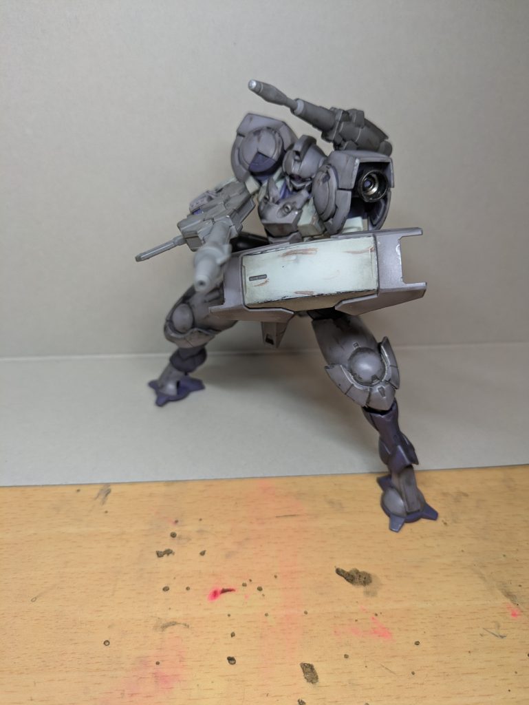 射撃ポーズ。バックパックのキャノン活かしたかったんですけどいいポーズが思い浮かばなかった…反省