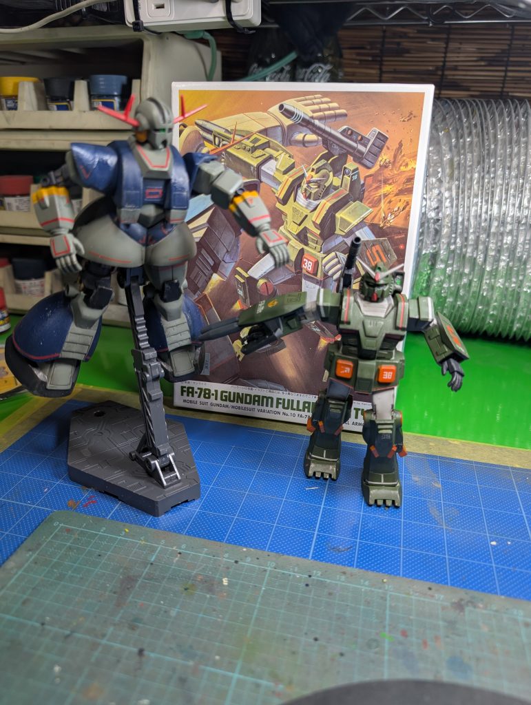 いつも皆様のを観させて頂き感心するばかりです、今回はこの2体がそろって1人で浮かれての初投稿です。これからもまた観る側で楽しんでいきます。