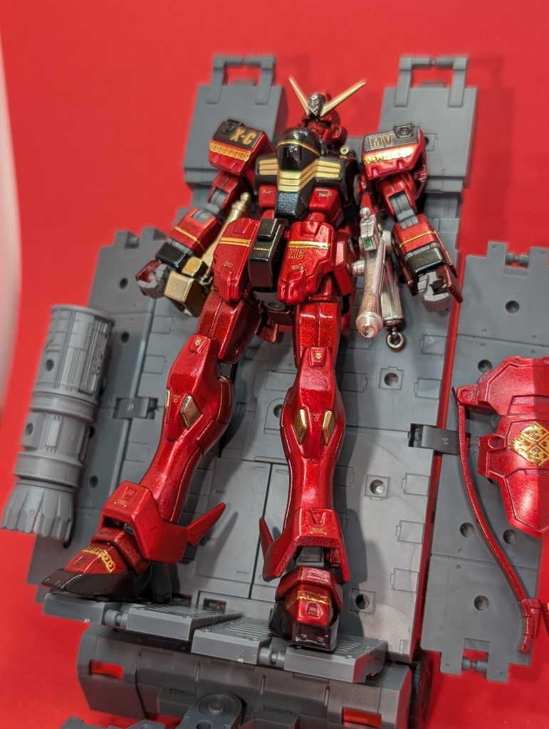 ベラ「ちょっと!塗装失敗してるじゃないの!」キンケドゥ「ああ…新入りの、harpapaってやつがどうしても塗装させて欲しいっていうから…ただ、納期決めてたんだが間に合いそうになくて急いで塗装しちゃったらしくて…」ベラ「harpapa…アイツね…今度会ったらガンダリウムフランスパン食わせてやるから…!!」キンケドゥ「アイツも責任感じて、サナリィガンダムベース店に問い合わせて、もう一機クロスボーンガンダム手配したらしいから、勘弁してやってくれ」ベラ「そう?ならいいわ。ただ、次は無いって伝えておいて」キンケドゥ「分かったよ…(やれやれ😥)」 寸劇終了___