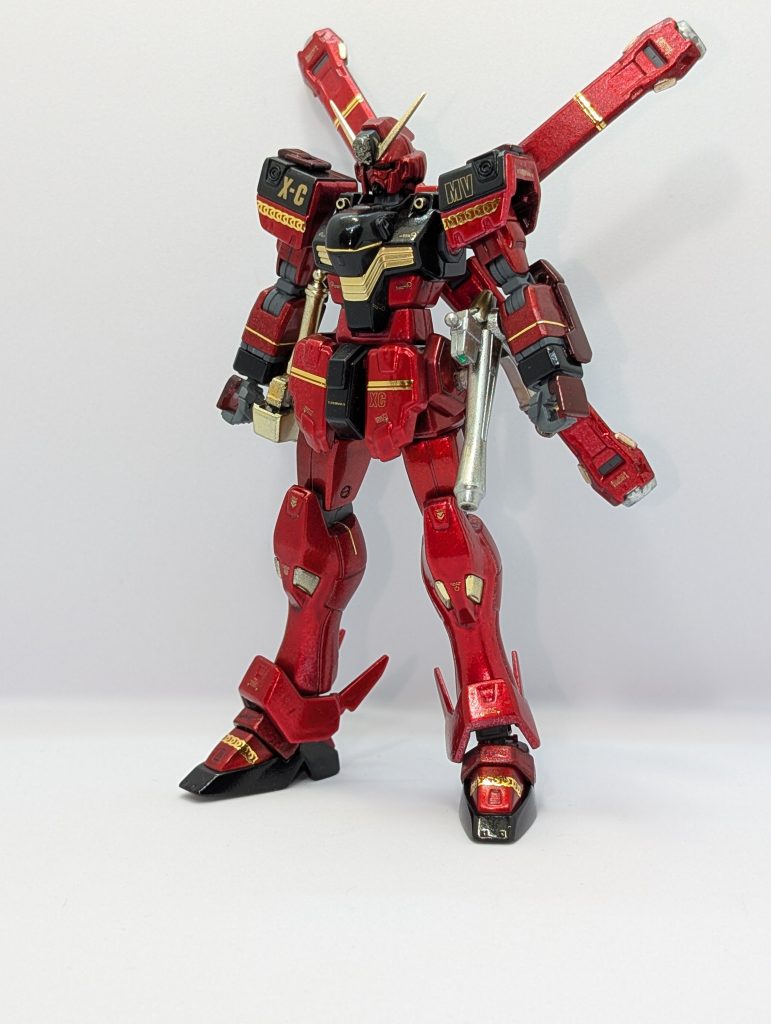 お付き合い頂きありがとうございました(gundam-kao10)初のキャンディ塗装の色合いが途中で気に入らなくなり、やり直したら取り返しつかなくなってしまいました。投げ出したくなったんですが、12/31にクロスボーンガンダムX1を再注文したあと、なんか忍びなくて「ベラ・ロナ スペシャル完成予想図」として最後まで手を加えてみました(gundam-kao5)