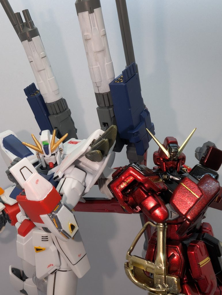 最後はF91キンケドゥ機と一緒に。キンケドゥ・ベラ「「2人は!!」」