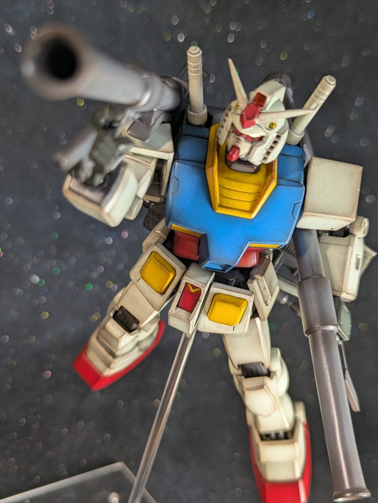 おお~🤩バズーカ両手持ちもカッコイイかもぉ〜😆😆😆これで武器の制作すべて完成！😆でございます！😁思ったより時間がかかってしまいましたが、今回も楽しく制作する事ができました！😆武器装備時のポージングにおいても何とかイメージに近いポーズを取る事ができたので良かったです🥰.